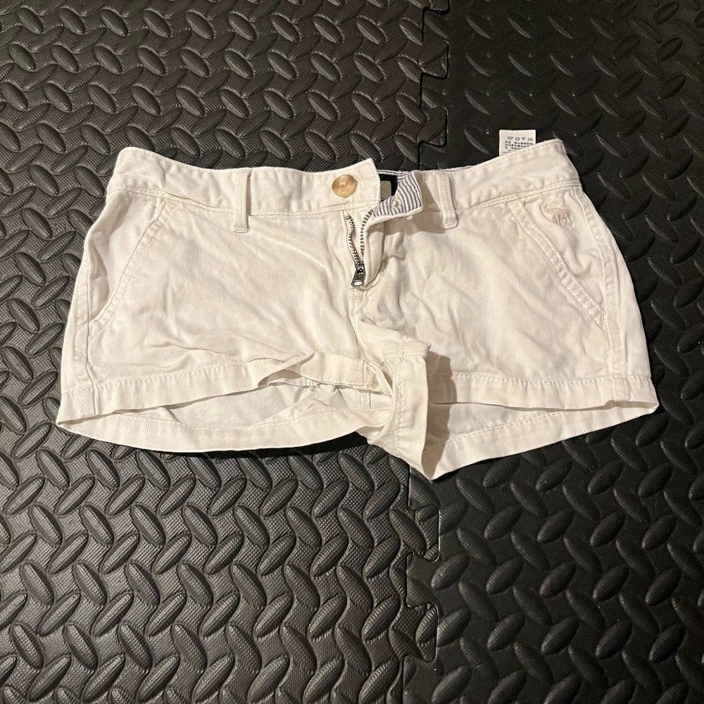 Abercrombie white cargo shorts size 12
